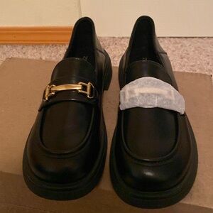 Brand name ZHR, black color with size 6.5